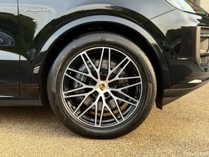 Porsche Cayenne 3.0 V6 470BHP 50k worth of extras - Image 4