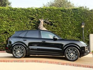 Porsche Cayenne 3.0 V6 470BHP 50k worth of extras - Image 3