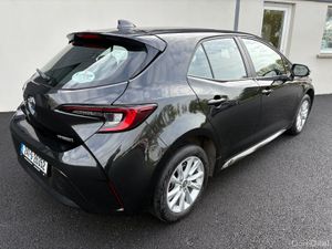 241 Toyota Corolla 1.8 Hybrid Luna Auto - Image 4