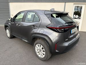 241 Toyota Yaris Cross 1.5 Hybrid Luna Auto - Image 3