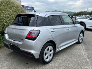 Suzuki Swift MX MHEV AUTOMATIC 1.2 PETROL //VERY L - Image 4