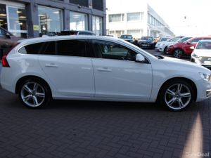 2018 VOLVO V60 - Image 3