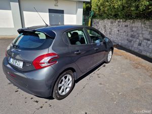 PEUGEOT 208 / 2014 / 1.4 DIESEL / AUTOMATIC - Image 4