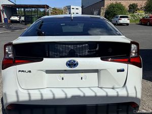 2022 Toyota Prius White - Image 2