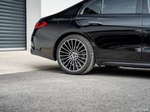 Mercedes-Benz E-Class E220D AMG LINE - Image 4