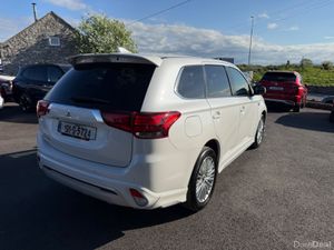 4X4 Plug-in Hybrid - High Spec - Like New - Image 3