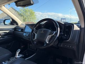 4X4 Plug-in Hybrid - High Spec - Like New - Image 2
