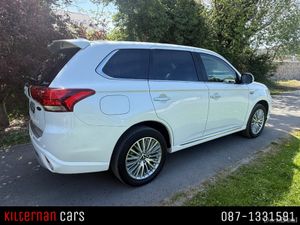 Mitsubishi Outlander Petrol Plug in hybrid high sp - Image 3