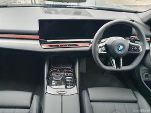 BMW 5-Series 530e M Sport Saloon - Image 4