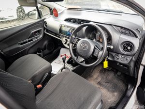 2019 TOYOTA YARIS VITZ HYBRID AUTO - Image 2