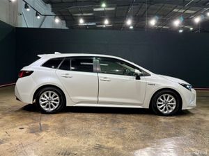 Toyota Corolla 1.8 HYBRID - ESTATE - FACTORY ALLOY - Image 3