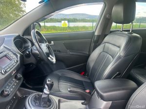 Kia Sportage 2015, low milage , black leather - Image 4