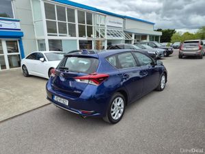 Toyota Auris 1.6 D4D Business EDT TSS 110BHP 5DR - Image 2