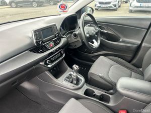 Hyundai i30 Petrol Deluxe 1.4 - Image 2