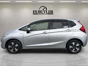 2016 Honda Fit 1.5L PETROL HYBRID AUTO LOW KMS - Image 2