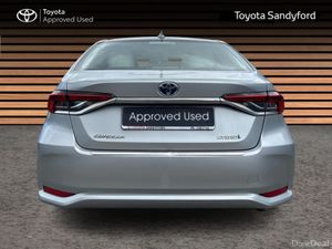 Toyota Corolla HYBRID LUNA AUTO SALOON // FULL LEA - Image 4