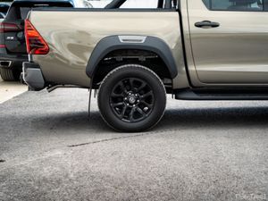 Toyota Hilux INVINCIBLE X 4WD - Image 4