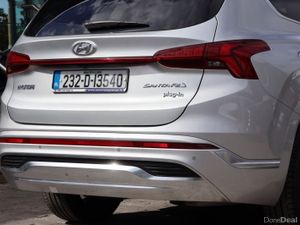 Hyundai Santa Fe 1.6 PHEV 4WD Executive Plus Auto - Image 4