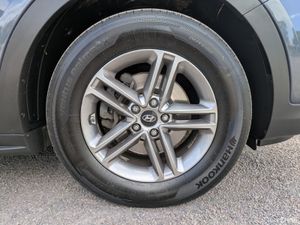 Hyundai Santa Fe Executive/4X4/ 7-SEATER - Image 3