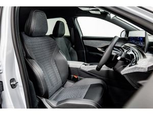 Peugeot 3008 *Commercial* Allure Hybrid Auto 145HP - Image 3