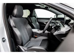 Peugeot 3008 E-Allure 73kWh 210BHP - Image 4