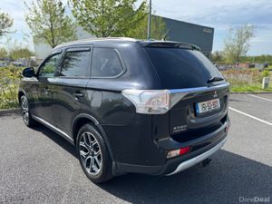 Mitsubishi Outlander NEW 2.2 DID 4WD 7-STR 6M 150P - Image 3