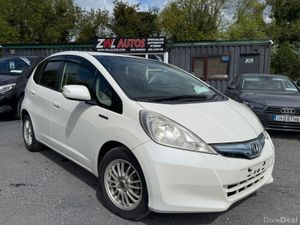 13 HONDA FIT LEATHER SEATS HYBRID - Image 2