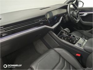 Volkswagen Touareg Diesel Estate Black Edition - Image 3
