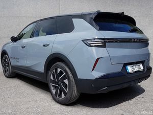 Opel Grandland GS 1.2 136PS MHEV Auto MY25 - Image 3