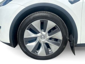 Tesla Model Y Long Range All Wheel Drive - Image 4