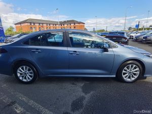 TOYOTA COROLLA 1.8 LUNA SALOON AUTO PETROL HYBRID - Image 4