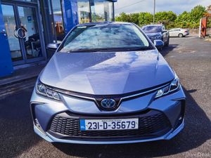 TOYOTA COROLLA 1.8 LUNA SALOON AUTO PETROL HYBRID - Image 2