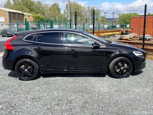 2018 VOLVO V40 1.5T3 INSCRIPTION AUTO FULLY LOADED - Image 3