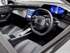 Peugeot 308 E-Allure 54kWh Auto 155HP - Image 4