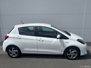 2017 TOYOTA YARIS LUXURY HYBRID A/T - Image 4