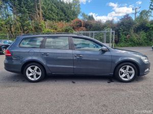 Volkswagen Passat 2011 - Image 2