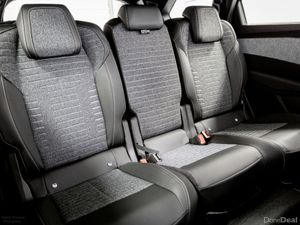 Peugeot 5008 E-Allure 72kWh 210HP - 7 Seats includ - Image 4