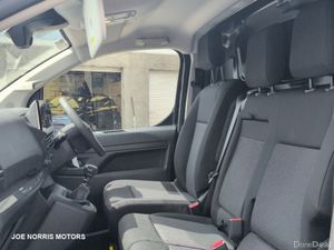 Peugeot Expert Professional Plus L2 1.5 BlueHDi 12 - Image 4