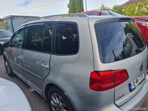 2010 Volkswagen Touran 1.6tdi 7 seater - Image 2