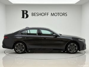 BMW 5-Series 530e M-SPORT=IVORY INTERIOR//ONLY 300 - Image 4
