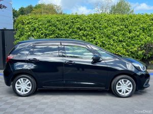 Honda Fit 1.5 HYBRID AUTO // REVERSE CAMERA // AIR - Image 2