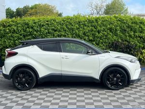 Toyota C-HR 1.8 HYBRID AUTO // FULL SERVICE HISTOR - Image 2