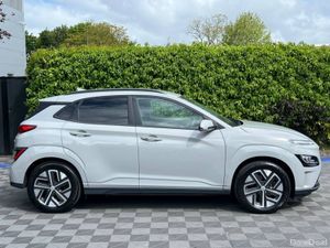 Hyundai KONA PREMIUM 64 KWH // HEATED SEATS // REV - Image 2