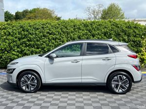 Hyundai KONA PREMIUM 64 KWH // HEATED SEATS // REV - Image 3