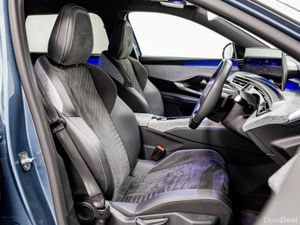 Peugeot 5008 E-GT 72kWh 210HP - 7 Seats - Image 4