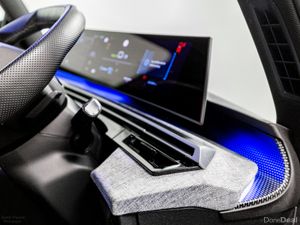 Peugeot 5008 E-GT 72kWh 210HP - 7 Seats - Image 3