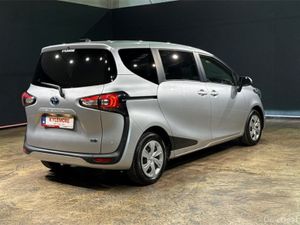 Toyota Sienta 1.5 HYBRID - POWER SLIDNG DOORS - TO - Image 4