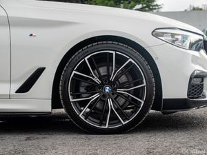 BMW 5-Series 520D M SPORT - Image 3
