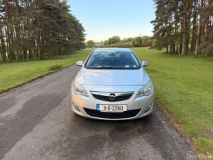 Opel Astra 2011 Diesel - Image 2