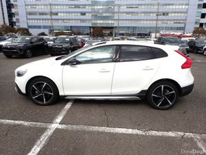 Volvo V40 2.0 D4 CROSS COUNTRY SE LUXURY DIESEL 19 - Image 3